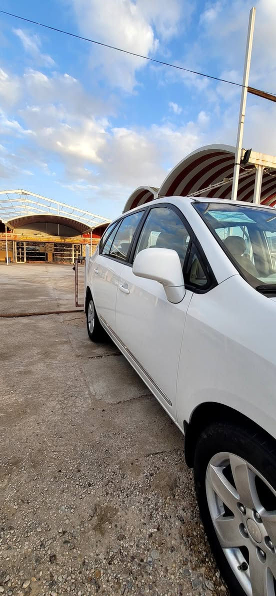 من رخصه الأدمن كيا كارنز للبيع موديل 2009 خليجي  رقم اربيل الماني مكينه 2000 دوش بيهه صبغ ٤ قطع بدون ضرر قوي 
مكينه كير حداديه تخم تاير شرط كلهن لوك تبريد قطعتين شاشه كامره خلفيه 7 راكب السعر 105بيهه مجال اخوان عنواني النجف الأشرف *********** اي استفسار بخدمتكم
