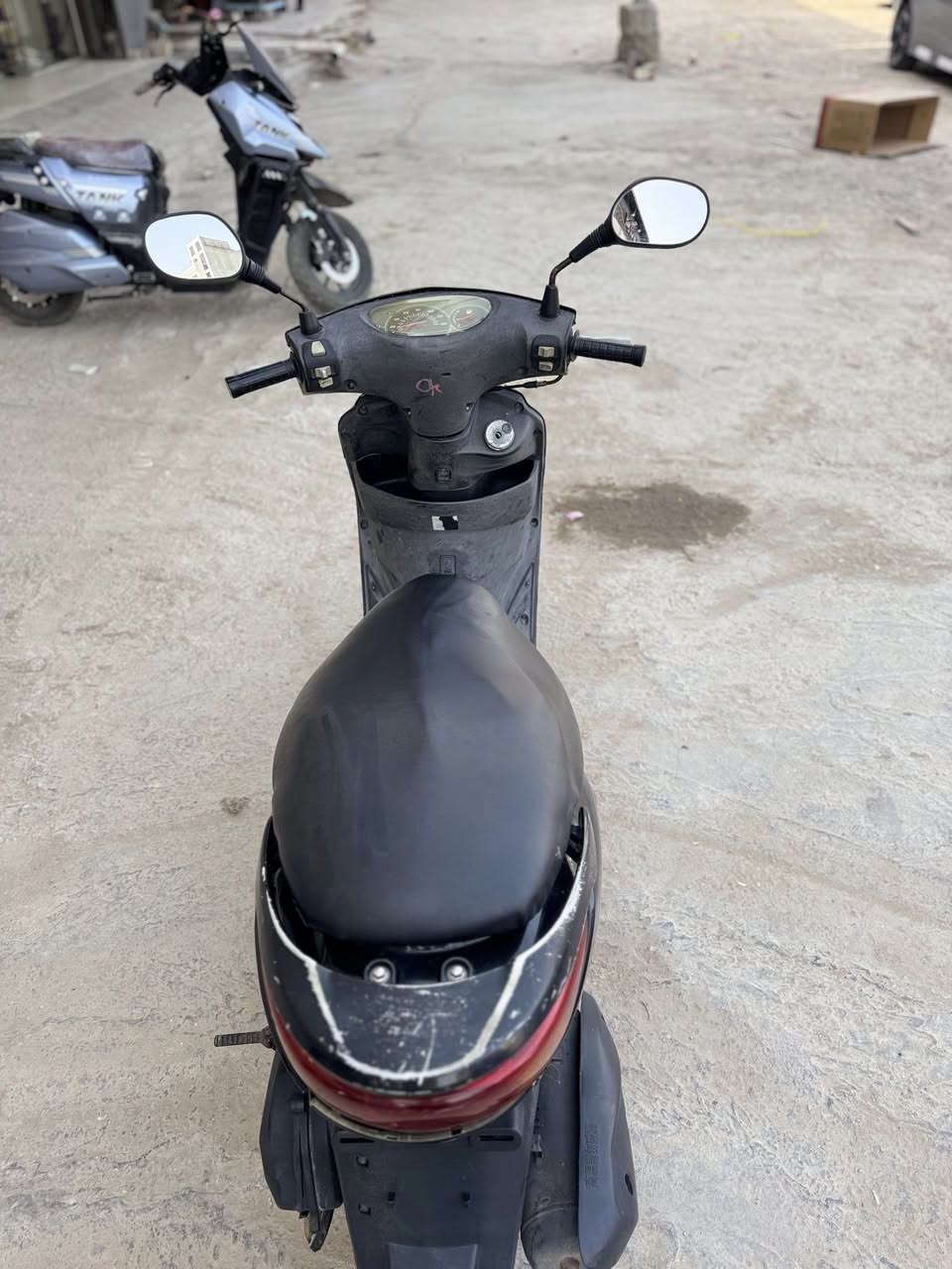 سلام عليكم..
دراجة بريز للبيع مكفولة من كلشي جيب مصلح وتعال وتعال افحصها غير بعض الضرر البسيط بالكفرات السعر (700) الف دينار مكاني الحرية 
***********
