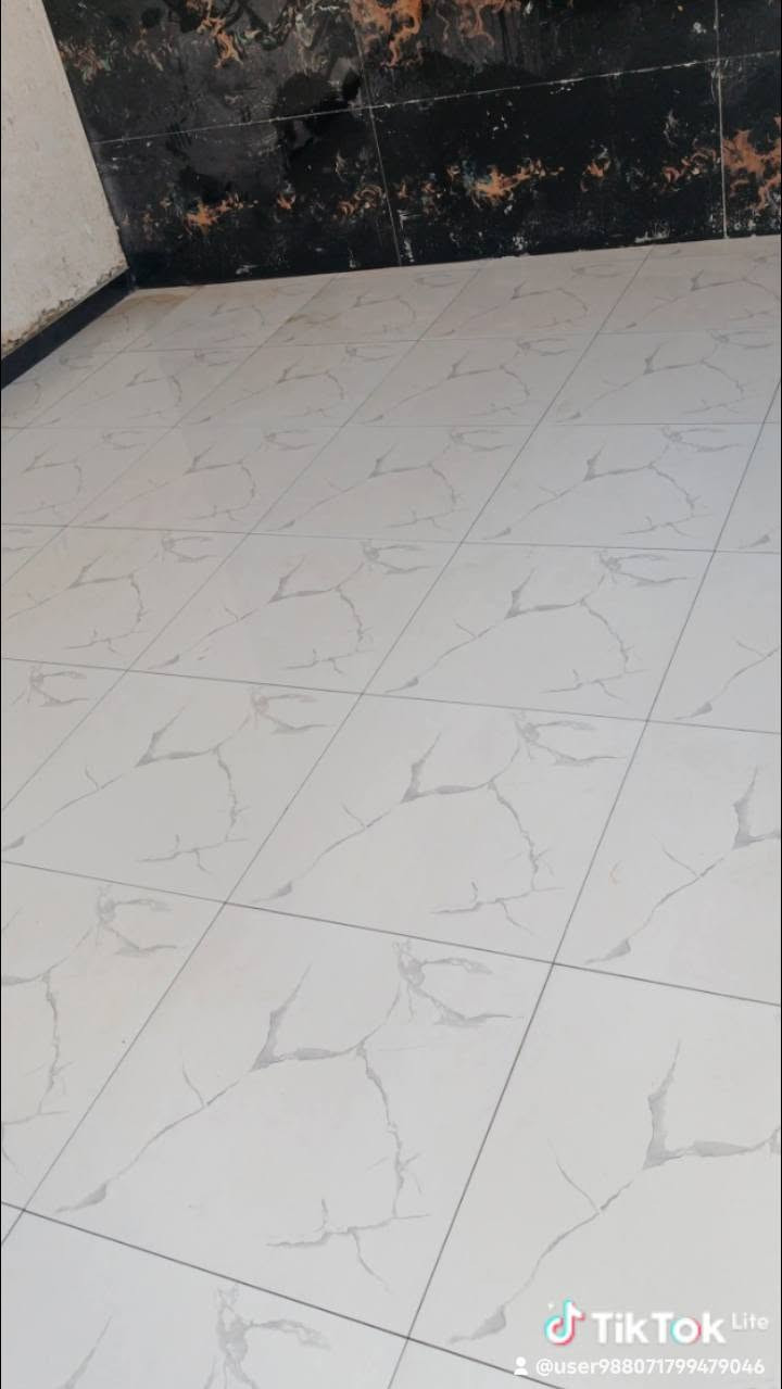 خلفه سيراميك متفرغ حاليا عملي داخل الحلة وشغل يرضي الله ويرضى ابو البيت ***********
