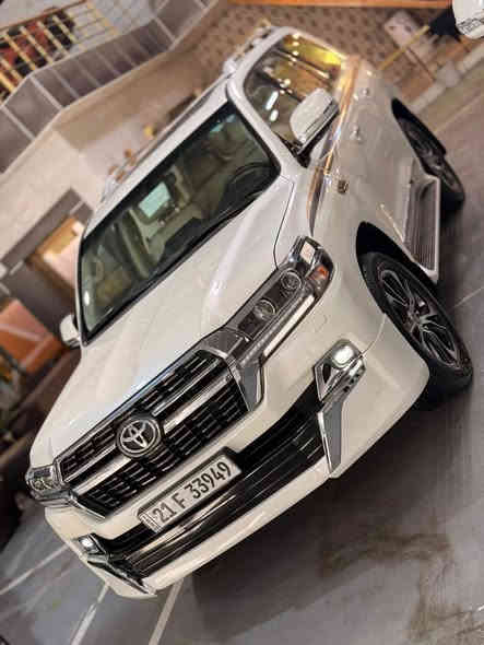 السلام عليكم 
للبيع او مرواس 
تويوتا لاندكروزر فطيم اصل 
كراند تورنك فول مواصفات 
موديل 2021 
حجم المكينة  ٨  سلندر   ٤٦٠٠
كراسي كهرباء وكرسي السايق 3 دكم عدادات لكزس و8 ايرباك والصندوق كهرباء وشفط وباقي المواصفات المعروفة بالاندكروزر 
رقم سليمانية الجديد وبأسمي تحويل مباشر 
ماشية 124 الف حقيقي 
السيارة مكفولة كفالة عامة وجديدة جدا عدا اصبع بارد باب السايق والباقي مكفولة من كلشي 
مكان السيارة بغداد الكرادة 
السعر 545 وبيهة مجال 
للاستفسار 
***********
