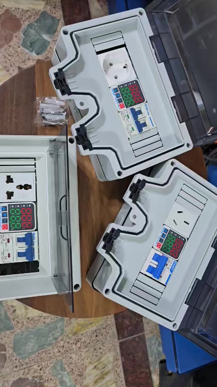 بوردات حماية 
ثابتة ومتنقلة. 
حماية من الجهد العالي والوطيء 
تحديد الفولتية والامبيرية 
يمكن ان تكون ثابتة 
ويمكن ان تكون متنقلة .
سهولة بالربط والاستخدام .
تجدونها في فروعنا 
في بغداد. 
البلديات شارع المصرف 
***********
***********
بغداد .
حي الجامعة..
***********
***********
