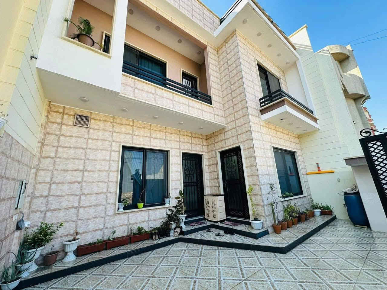 🏦   عروض مكتب بيت الأركان للعقار    🏦

دار للبيع في حي الفلاح الأولى مساحة ٢٠٠ م
 زراعي حق التصرف سند ٢٥ ، اراضي الخيرو .

الواجهة ١٠ م العمق ٢٠ م  تفاصيل البناء حديث 
طابقين الاول غرفتين نوم هول استقبال مطبخ 
الطابق الثاني أربعة غرف نوم وهول وصحيات 
 
موقع الفلاح أولى قرب جامع التقى ومول الشاكرين
🏦                                                    🏦   
السعر على التليكرام https://t.me/alarkan_1
للاستفسار مراجعة مكتب بيت الأركان للعقار 

موقع موصل حي العربي قرب مطعم ماشاءالله 

*********** /  *********** / *********** 🏦
