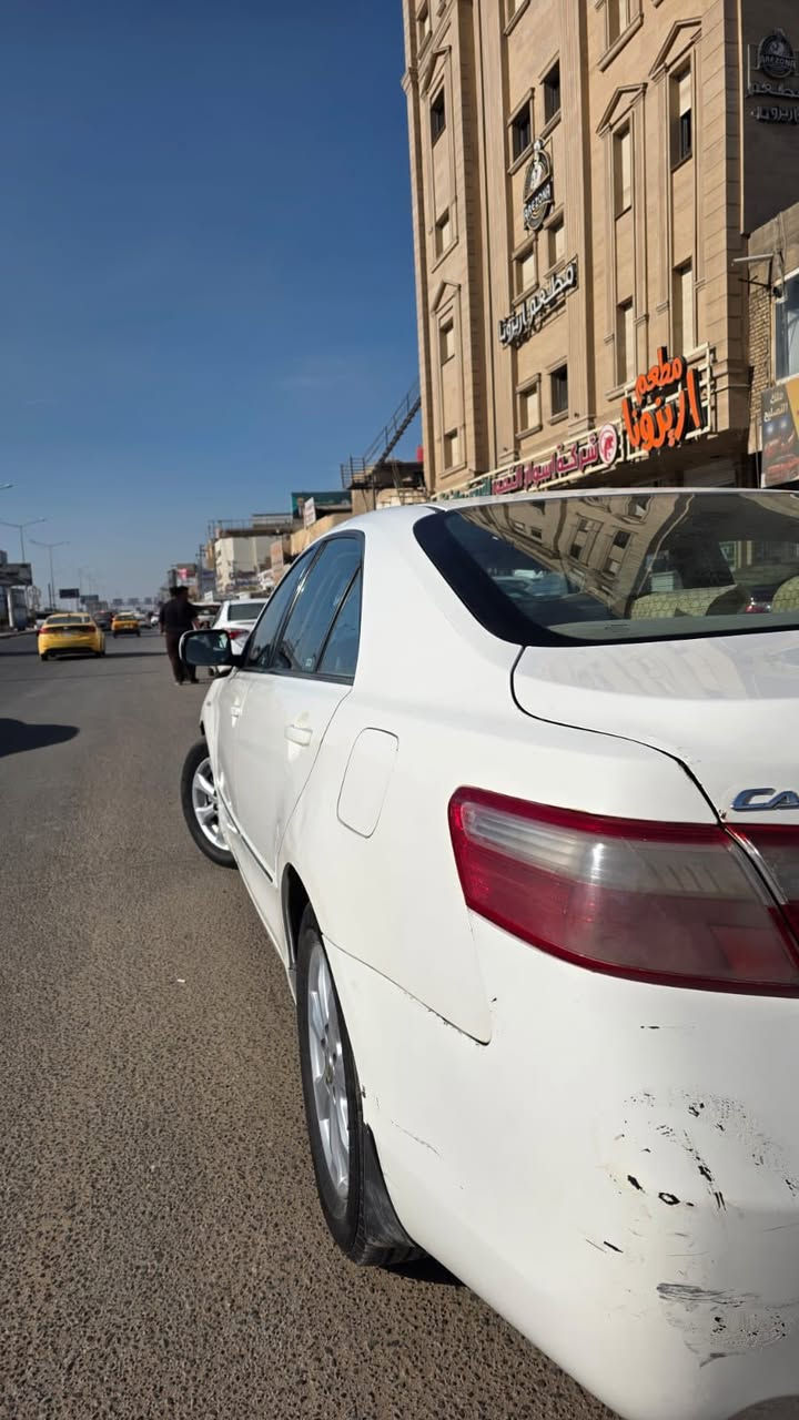 سلام عليكم للبيع كامري ٢٠٠٧ خليجي محدثة ١١ رقم بصرة مميز السيارة جاهزة حدادية تخم تاير كير كفالة محرك بي خيط تبخير السيارة بيها شبر صبغ بالجاملغ الامامي وبارد بالجاملغ الخلفي والبنيد بي تعديل السيارة شاشة كامرة حساسات خلفية بردة خلفية كشن كهرباء منضومة زنون السعر مع الرقم110 وبيها مجال ***********
