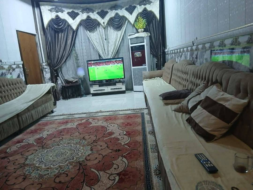 لا يفوتك هذا العرض  🏠
⤵️.  ✨  ⤵️.  ✨   ⤵️
   دار واسعه للبيع  مع  والأثاث بالكامل 🏠
✴️مساحه 276م 
✴️نوع العقار طابو عراقي 
🧩   السعر 245وبي مجال قليل لشراي ✅
✴️العنوان  ابي الخصيب مقابل  طريق اسماعيل قرب حسينيه البقيع مقابل مدارس السياب الأهلية 
 ✴️محتويات المنزل
البناء طابقين 
الاول ///
⚜️ غرفتين نوم
⚜️ صاله 
⚜️مطبخ 
⚜️ديوان 
⚜️حمامات داخليه و خارجيه 
الثاني ///
✴️ 3غرف منام مع صاله وحمامات 
✴️البعد قريب جدا  عن شارع االسياحي الداخلي لابو الخصيب 
✴️للاستفسار الاتصال على      
     ***********
   ⚜️⚜️⚜️⚜️
     يوجد واتساب
