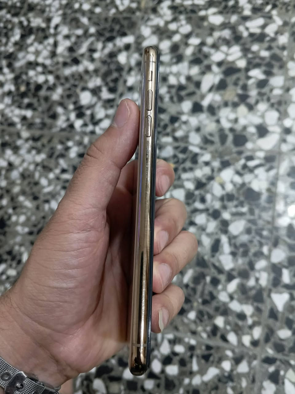 السلام عليكم للبيع ايفون xs max بلادي ممفتوح وتر ذاكرة 256 بطارية 76 جهاز نظافه موضحه ب صور كلشي ممبدل ب جهاز فقط هاي الكم خط ب شاشه مماثرات ع لمس نهائي شراي اتصل مكاني بغداد الدوره سعر 160 بي مجال حك الجية استفسار 
*********** 
ممتواجد فيس شراي فقط اتصل او واتساب
