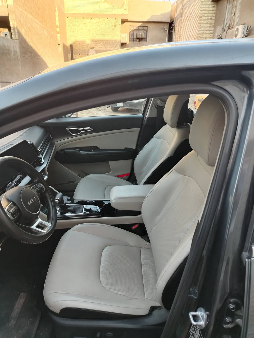 السلام عليكم
للبيع او مراوس 
كيا سبورتج موديل ٢٠٢٤ وارد امريكي بدون ايرباك
محرك ٢٤٠٠
كشنات تدفئة 
رادار وحساسات امامي خلفي 
كير ٨ نمر
نظام ٣ سرع نرمال سبورت ايكو
مقاعد كلها جلد
رقم بغداد باسمي 
رقم الشاصي موجود بالمنشور 
للتواصل *********** بي واتساب
