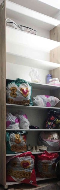 بنات عندي هذه رفوف ٧ طوابق عرض متر وارتفاعه أكثر من مترتين ونص مكاني ب...