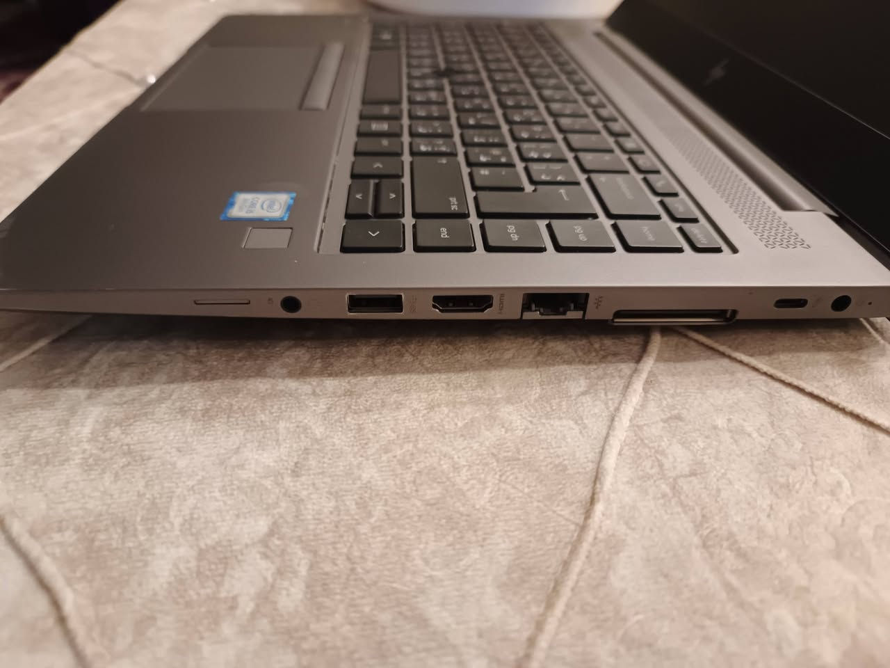 السلام عليكم لابتوب hp zbook للبيع سعر 440 وبي مجال بسيط *********** توصيل جميع المحافضات
