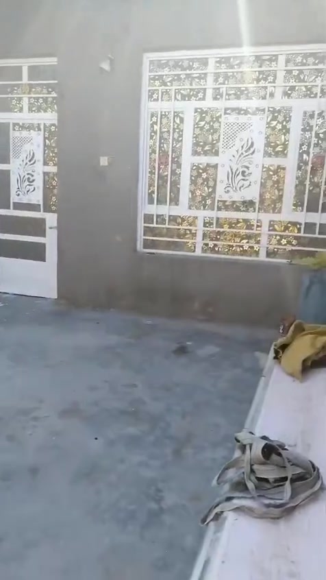 بيت 200متر مبني طابوك بحي طارق تعتبر صيطره ثانيه سعر 55وليريد يتصل***********
