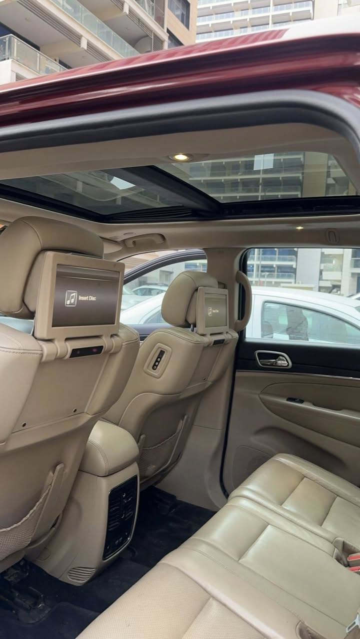 السلام عليكم ، مكلف بالنشر سيارة خالتي ام علي  
– جيب خليجي موديل 2020 لمتد بلص (Limited Plus) للبيع

سيارة نظيفة جداً وفول المواصفات، وارد خليجي وكالة Harlem

📌 المواصفات:
✔️ 3 شاشات 
✔️ شاشة وسط كبيرة مع نظام ملاحة
✔️ بانوراما وفتحة سلايد 
✔️ مقاعد جلد كهربائية مع ذاكرة تخزين ميموري
✔️ تبريد وتسخين مقاعد
✔️ بصمة تشغيل + دخول ذكي
✔️ لايتات زينون + LED نهارية
✔️ كاميرات + حساسات أمامي وخلفي
✔️ دركسون تحكم متعدد 
✔️ نظام ثبات إلكتروني + ABS
✔️ دفع رباعي 4×4
✔️ مواصفات Limited Plus معروفة فول الفول 

✨ إضافات:
🔹 مشدود عليها نانو سيراميك
🔹 الجام كامل نانو ضد الكسر 

🎨 اللون: ماروني مميز 
🛋️ الداخل: بيج نظيف ومرتب
📍 الممشى: 64 ألف فقط

🔧 الملاحظات:

 • باب مبدل (أثر طخه بسيطه والباب الاصلي مالتها موجود )
 • رش جاملغ بسبب شخط بسيط والصور موجوده 
 • لا يوجد أي ضرر داخلي أو حادث 
 • غير ذلك السيارة بحالة ممتازة جداً

📍 الموقع: بغداد – المنصور
📞 للتواصل: ***********

    سيارة استخدام خفيف ونظيفة جداً ، وبلعافية على الياخذها
