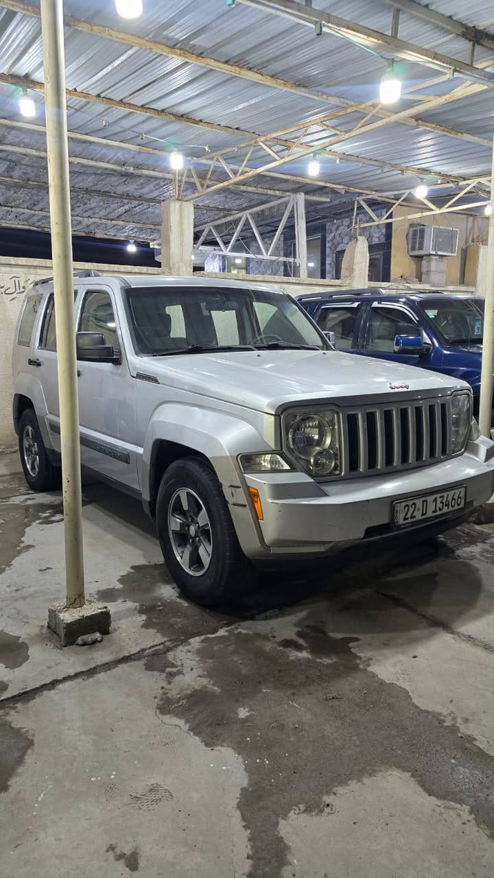 السلام عليكم 
جيب لبرتي موديل 2008 كفاله عامه خليجي فول عده فتحه محرك 6 سلندر داخل مخمل حضن سياره جاهزه مكينه وكير وحداديه جديده تخم تاير رقم اربيل دولي تحويل وكاله حاضر مكان السياره البصره 
السعر 97 وبيها قليل مجال 
***********
