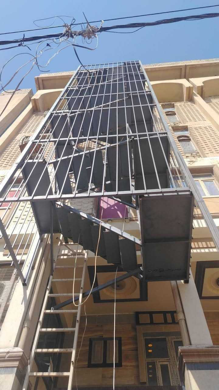 سلام عليكم. للعمل حداده سلم طوارئ للفنادق و شقق و البيوت وكافه انواع الحداده. الستفسار. ***********
