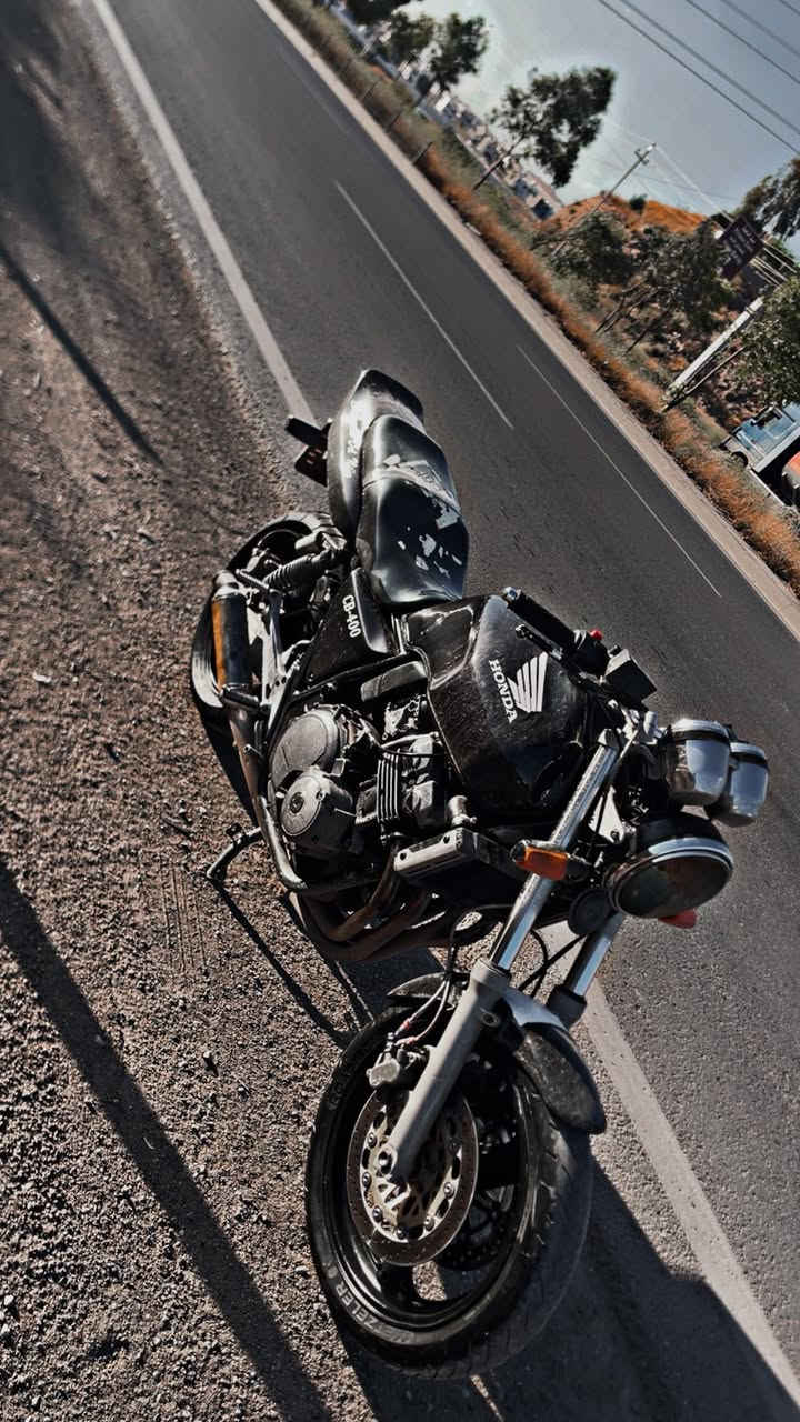 بطح للبيع cb400شرط مكينه مامفتوح كير ابه شرط كهربيات كله شغال موديل ٩٦مكان كركوك خابر تدلل***********
