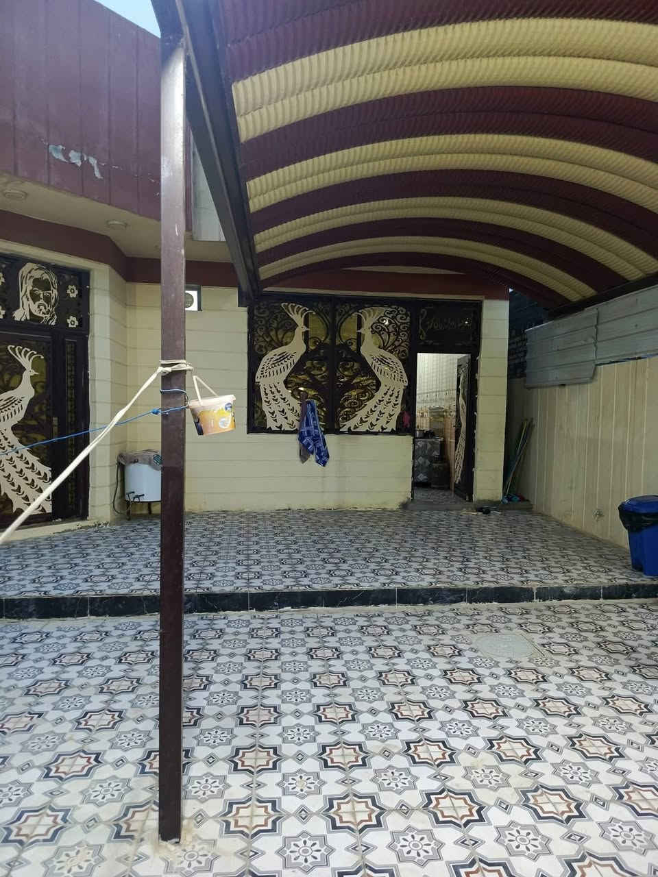 دار___طابو_____زراعي___سند 25.مساحته  .500م.
⬇️____موقع الدار__⬇️
حله __ورديه__ خارج __ خلف النائب شيخ حبيب
 تفاصيل___البناء⬇️
استقبال_مطبخ __كلدور__غرفتين نوم  صحيات داخليه ⬇️  
صحيات خارجيه__+__كراج. يتسع 5سيارت __+__حديقه
___________________________________⬇️
استفسار اكثر الاتصال على الارقام الموجوده  او مراسلة الصفحه
 ورديه خارج. سيف سعد بداية شارع 30
  وتساب ***********⭕️
