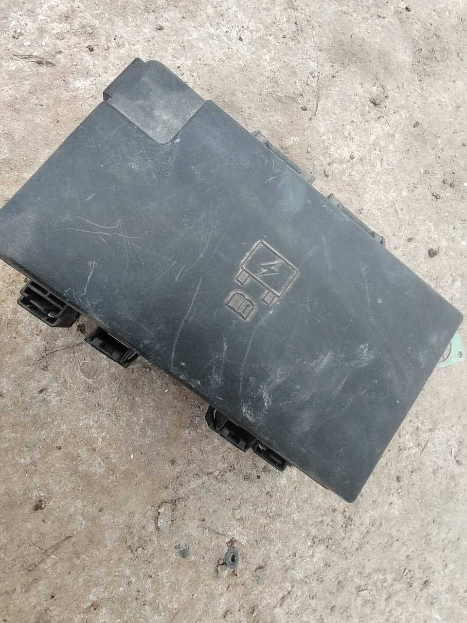 السلام عليكم
قاعده فيوزات للبيع جديديه مال كصه
السعر ب٢٥٠ وبيها مجال
للاستفسار ***********
