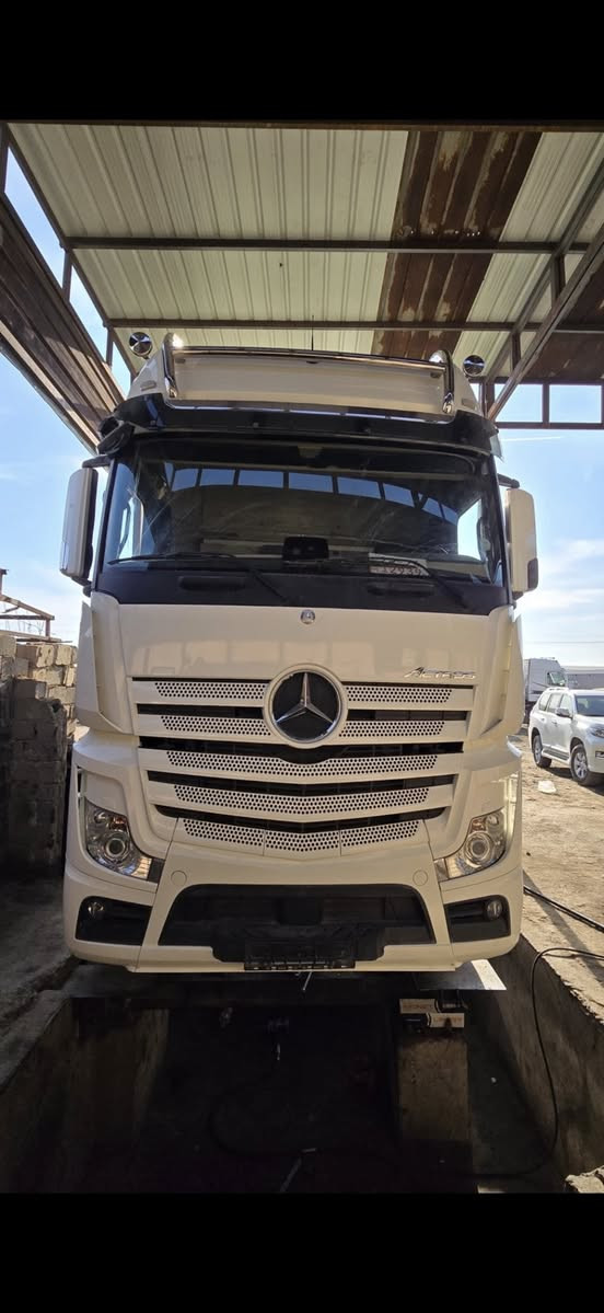 السلام عليكم وحش موديل 18  حجم 51  دبل تاير بلادي بسنويه 
بيع مستعجل جاهزه السياره كامره حساس ثلاجه كشن ديوان سقف عالي للاستفسار ***********
