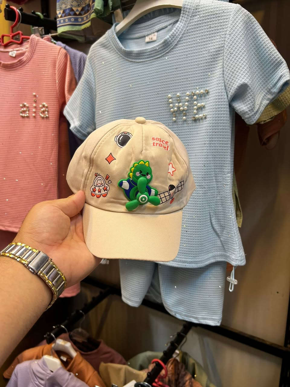 السلام عليكم زبائن الكرام توفر لدينا شفقات مني بيبي 🧢👼🏻سعر القطعة 2000
عنوان المحل ناحية القيارة سوق الملابس مقابيل تجهيزات الليث 📍
يوجد خدمة توصيل داخل وخارج ناحية القيارة 🏍️


**إذا كنت صاحب هذا الإعلان وتريد حذفه لأي سبب، رجاءا أرسل رسالة إلى الدعم الفني**