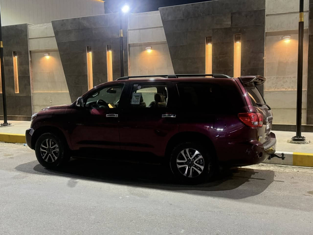 السلام عليكم للبيع 

تيوتا سيكويا  بلاتينيوم 

بسمي رقم الدولي 

موصفاتههً معروفه

داخل بيجي

.الموديل:2008

.المواصفات(platnum) 1/1

.سلايد روف

كشناتً جلد 

.كامره

.تحكم ستيرن جهتين

.ستيرن كهرباء

.مري شفط

.كشنات جلد +تدفئه تبريد

.بردات جانبيه بلاديه

.شاشه ايباد

.V8(5700)

.بعد بيها هوايه مواصفات 

صبغ حزام جماليه

حادث قفط جاملغ امامي

.السعر152 وبيه مجال 

مكان السياره بغداد شارع فلسطين 
استفسار ***********
