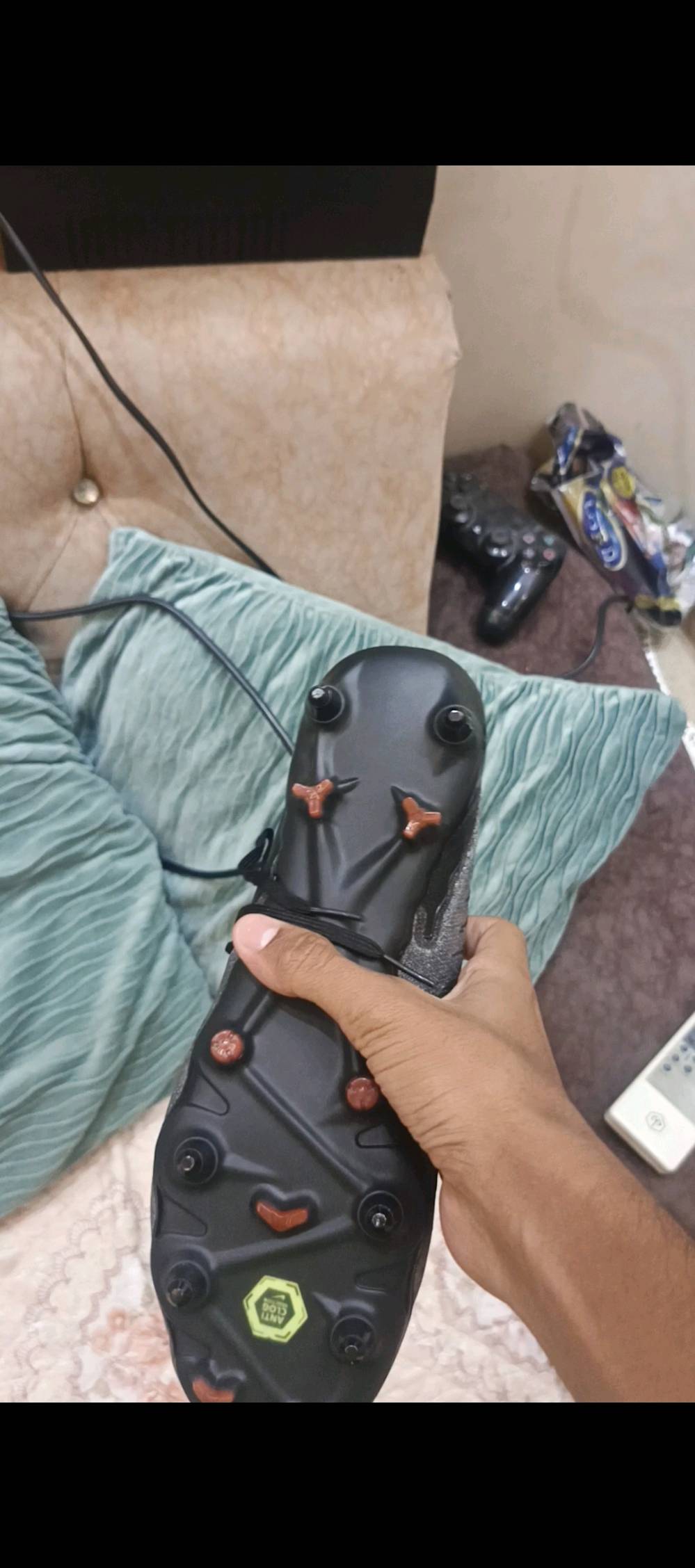 الصليخ 
الحذاء قياس ٤٥ما مستخدم ابد 