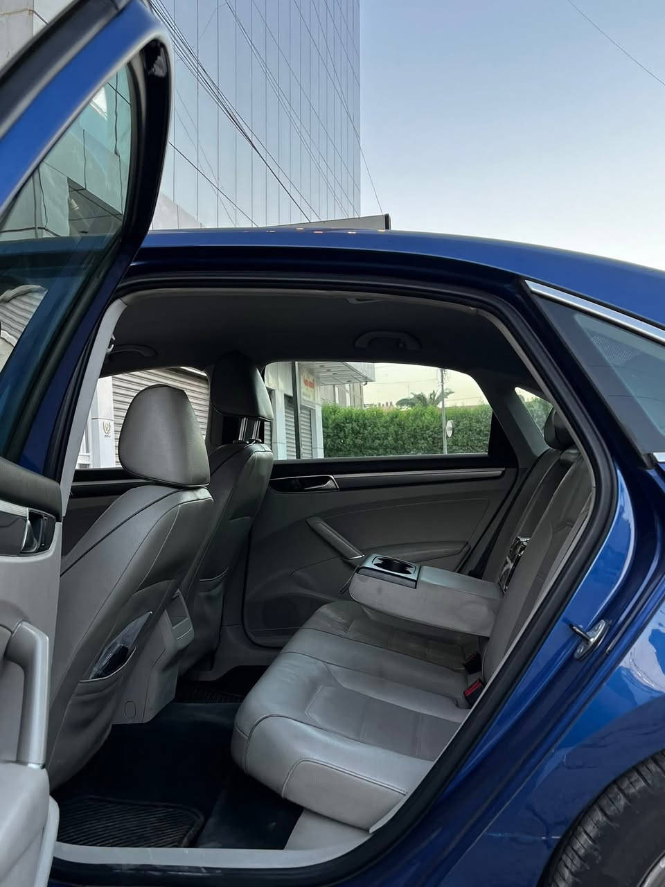 السلام عليكم 
باسات موديل ٢٠١٧ 
وارد بيها جامرلغ او باب السايق او ربع بنيد 
رقم أربيل سنويه ساقطه وعليها غرامه ٥٠٠ دولار تنزل من السعر
مكاني ديالى بعقوبة 
السعر ١٢٠ بيها مجال
***********
