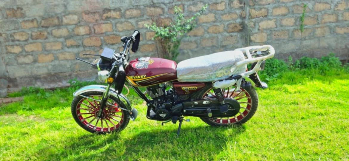 السلام عليكم
سيفان للبيع
موديل 2025
محرك أسود 150cc
كهربائيات شغاله كلها
السعر 750 وبي مجال
المكان الشرقاط الخضرانيه
***********

