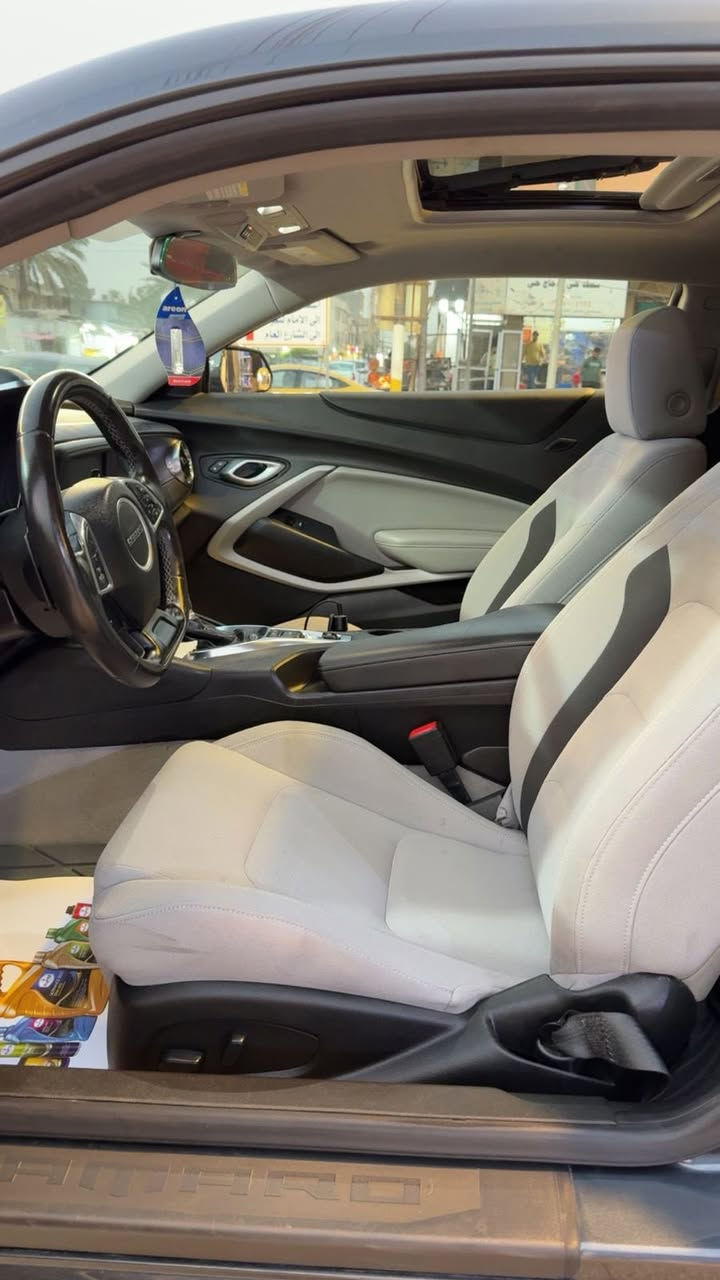 🚗 للبيع: شيفروليه كمارو 2023

سيارة نظيفة جداً وبحالة ممتازة، استخدام شخصي 
🛞السياره مرقمه بغداد.

بيها بارد وصبغ جاملغ جهة السايق وربع بنيد 

🔹 الموديل: 2023  
🔹 النوع: كمارو  
🔹 المحرك: 2000 سي سي (تيربو اقتصادي وقوي)  
🔹 : أوتوماتيك  
🔹 الحالة: ممتازة جداً  
🔹 اللون: (نفطي بلسنوية رصاصي غير محدد)  
🔹 المواصفات:  
• شاشة  
• كاميرا خلفية  
• مكيف ممتاز  

السيارة نظيفة وجاهزة للاستخدام.

💰 السعر: (157$)  
📍 المكان: (الأنبار وبغداد )  
📞 للتواصل: (***********)
