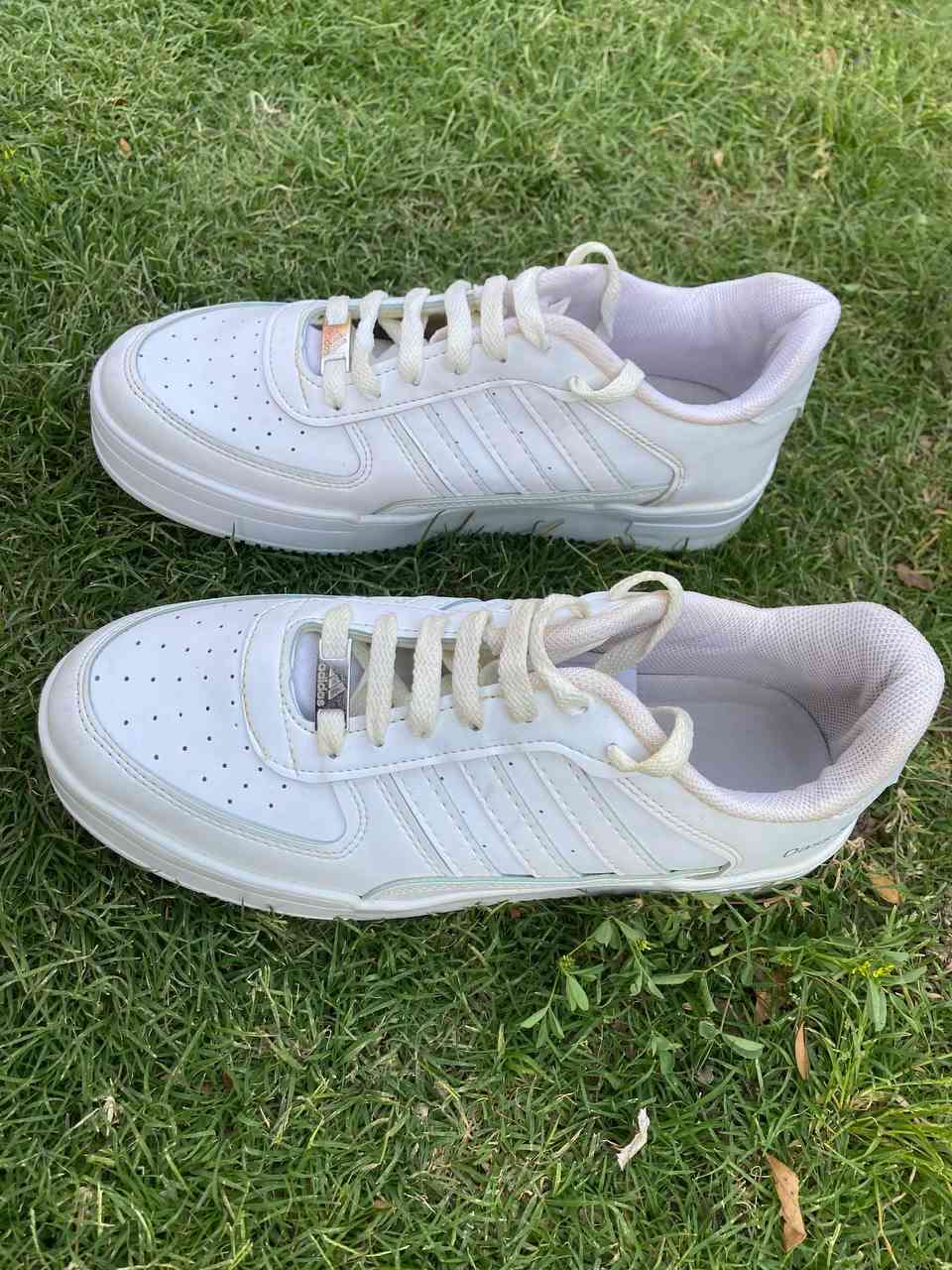 adidas DASS-LER
الحاله: نضيف جداً 
القياس:40
السعر:15


**إذا كنت صاحب هذا الإعلان وتريد حذفه لأي سبب، رجاءا أرسل رسالة إلى الدعم الفني**