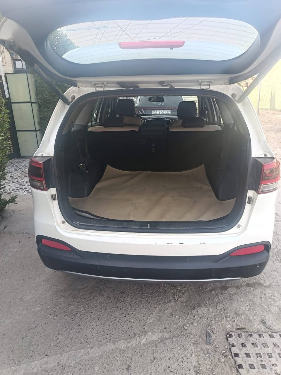 سلام عليكم
كيا سورنتو موديل 16 السيارة مكفولة كير ومحرك
السيارة فتحة بانورما / فور ويل /كشن امامي كهرباء / جنطة كهرباء وهواي مواصفات السيارة بيها طخة بالجاملغ الخلفي وطخة بسيطة بالباب الخلفي السيارة كلش نظيفة رقمها بغداد مشروع وطني بأسمي مكانها البياع حي الرسالة الثانية
للتواصل على هذا الرقم ***********
فقط وبي وتساب
