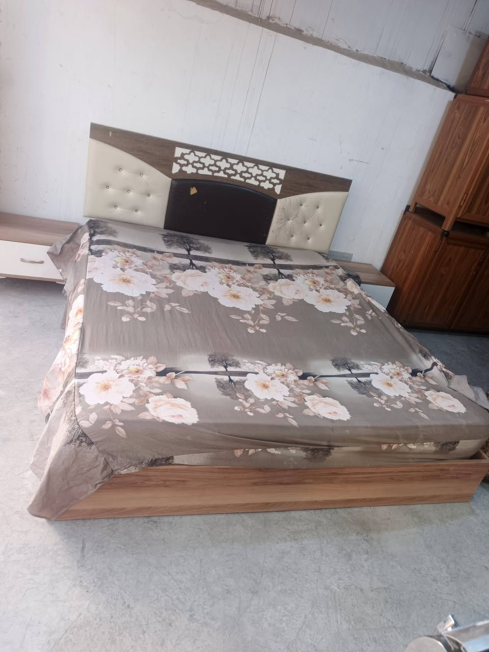 اثاث منزالي لبيع  العنوان كركوك حي النصر قرب مستشفى الولاده ول اطفال***********
***********
