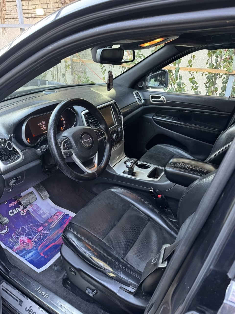 � للبيع – جيب لاريدو بلاك توب 2015
Jeep Grand Cherokee Laredo

الموديل: 2015
اللون: أسود
الممشى: 86 ألف ميل
المحرك: 6 سلندر 3.7 لتر
ناقل الحركة: أوتوماتيك

🌎 وارد أمريكي – تم تصليحه في الأردن

✨ المواصفات:

 • فئة بلاك توب (جنوط ولمسات سوداء)
 • فتحة سقف سلايد
 • شاشة + بلوتوث
 • كاميرا خلفية
 • مثبت سرعة
 • تحكم بالمقود
 • مكيف ممتاز
 • سيارة مريحة جداً واستخدام يومي

🛠 بكل شفافية:

 • السيارة مصبوغة حزام لأغراض تجميلية
 • القمريّة والصندوق وكالة
 • حادث سابق في الباب الخلفي جهة الراكب
 • صور الحادث مرفقة ضمن الصور
 • التصليح تم في الأردن

💰 السعر: 20,000$ قابل للتفاوض بالمعقول
📍 الموقع: بغداد / الرصافة
📞 التواصل: ***********

السيارة بحالة جيدة وتعمل بشكل ممتاز
الجاد يتواصل فقط🙏
