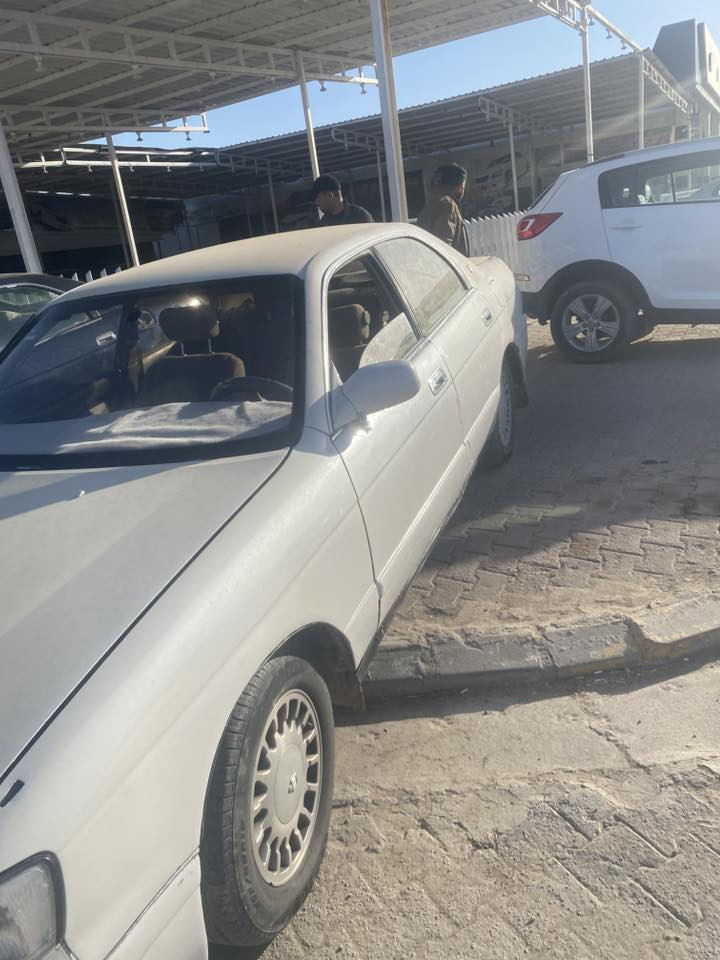 السلام عليكم تيوتا كراون بطه موديل 92سياره مكفوله كير ومكينه حدياديه وسط مكينه 2500 راس الثور 
مكفوله من الكصه والعيب الشرعي والنقل جثه
مكاني ديوانيه التقيه
السعر 50 وبيه مجال
***********
