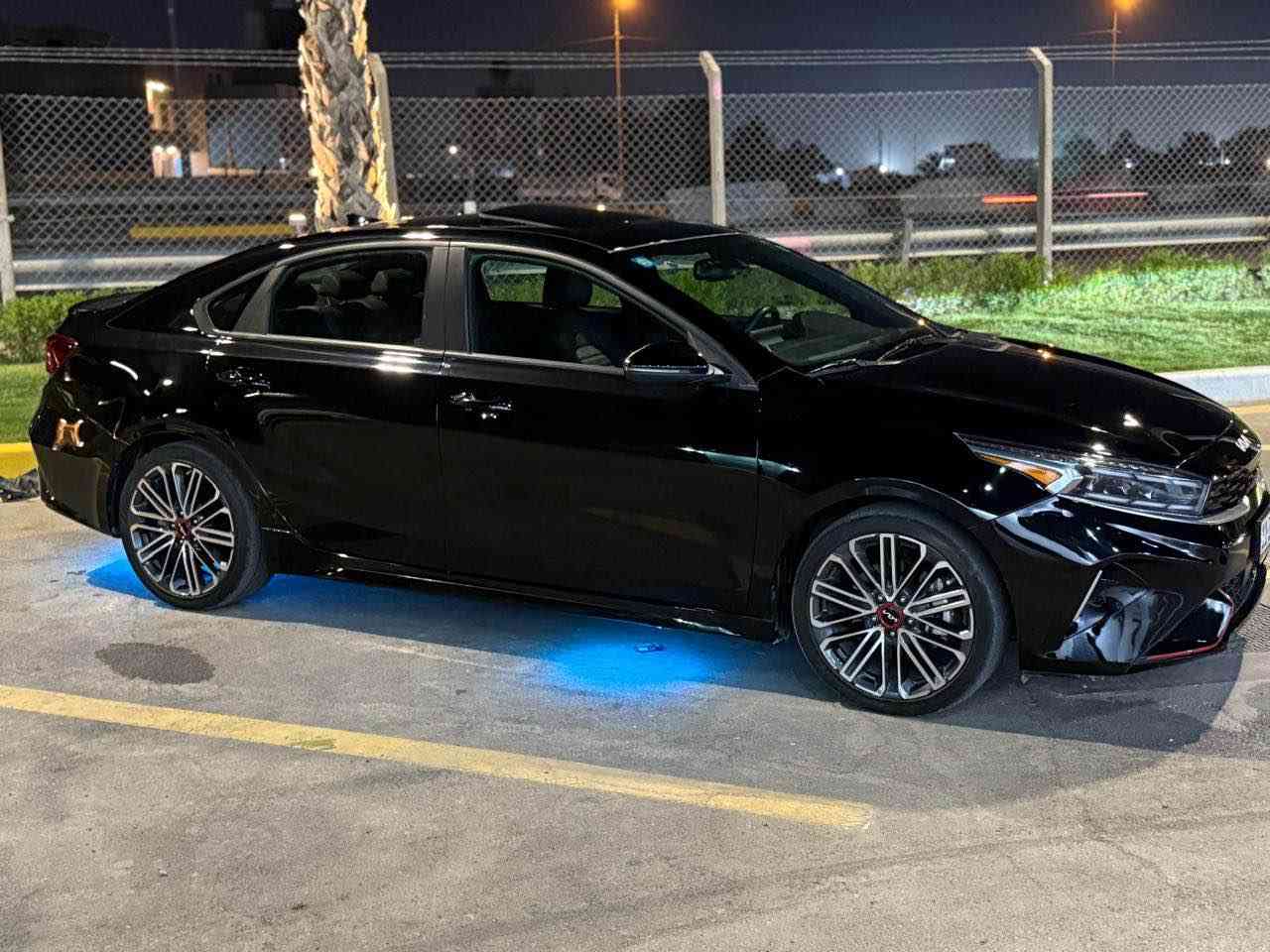 سلام عليكم 
كيا فورتي GT 2024 فول مواصفات
ماشيه 28 الف كيلو 
كير DCT سبع نمر رياضي
رقم بغداد باسمي تحويل ثاني يوم
الموصفات
فتحه سقف
بصمه تشغيل عن بعد
جنطه كهرباء
نقطه عمياء بلمري
شاحن وايرلس
شفتات ستيرن
رادار تحديد مسار 
اوتو هولد 
ايقاف ذاتي 
مثبت سرعة
شاشه كبيره 9 انج
كشنات جلد حضن
سستم صوت هارلم
دبل اكزوز رياضي 
تدفئه وتبريد بل كشنات
بدون ايرباك ولا تبديل ولا صبغ فقط بارد بل جاملغ الايسر الامامي 
مكان السياره الغزالية 
*********** بغداد, العراق
