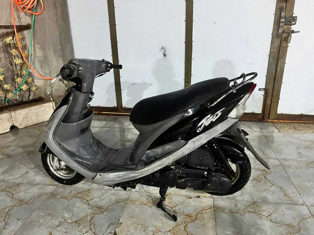 السلام عليكم اخوان دراجه ماكس قجمه للبيع صارلها اسبوعين من طالعه من الرمبه  ما متعوبه كفاله عامه السعر 800 وبيها مجال  الرقم ***********
