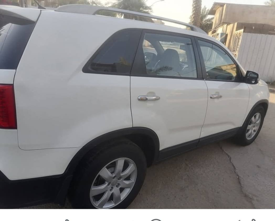 السلام عليكم
سورينتو موديل2012 فول مواصفات بدون صبغ ما عدا الباب خلف السائق به صبغ قليل موضح في السونار 
محرك (2400) 4 سلندر 

مواصفات:
مقاعد مخمل 
قطعتين  تبريد 
سويج 
شاشة 
كامرة خلفية
حساسات  خلفي 
بانوراما 
مراية وسطية تعتيم 
مرايات جانبية شفط 
تبريد منفصل
7 مقاعد 
السعر 🟥: 148$و بيها مجال بسيط
الموقع📍: النجف الأشرف 
اتصال 📞: *********** 
                :***********
