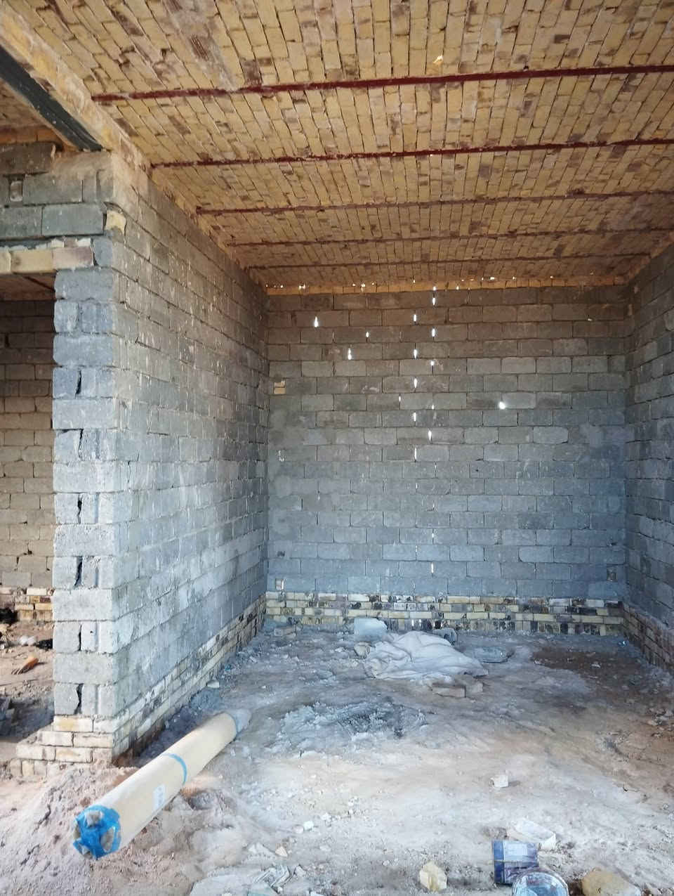 السلام عليكم بيت جاهز لسكن الموقع قرية فيصل يبعد عن المحرم 100متر المساحة 200متر الشارع الي ينزل علية 6متر السعر 28 وبيه مجال بسيط لاتصال *********** أو ***********
