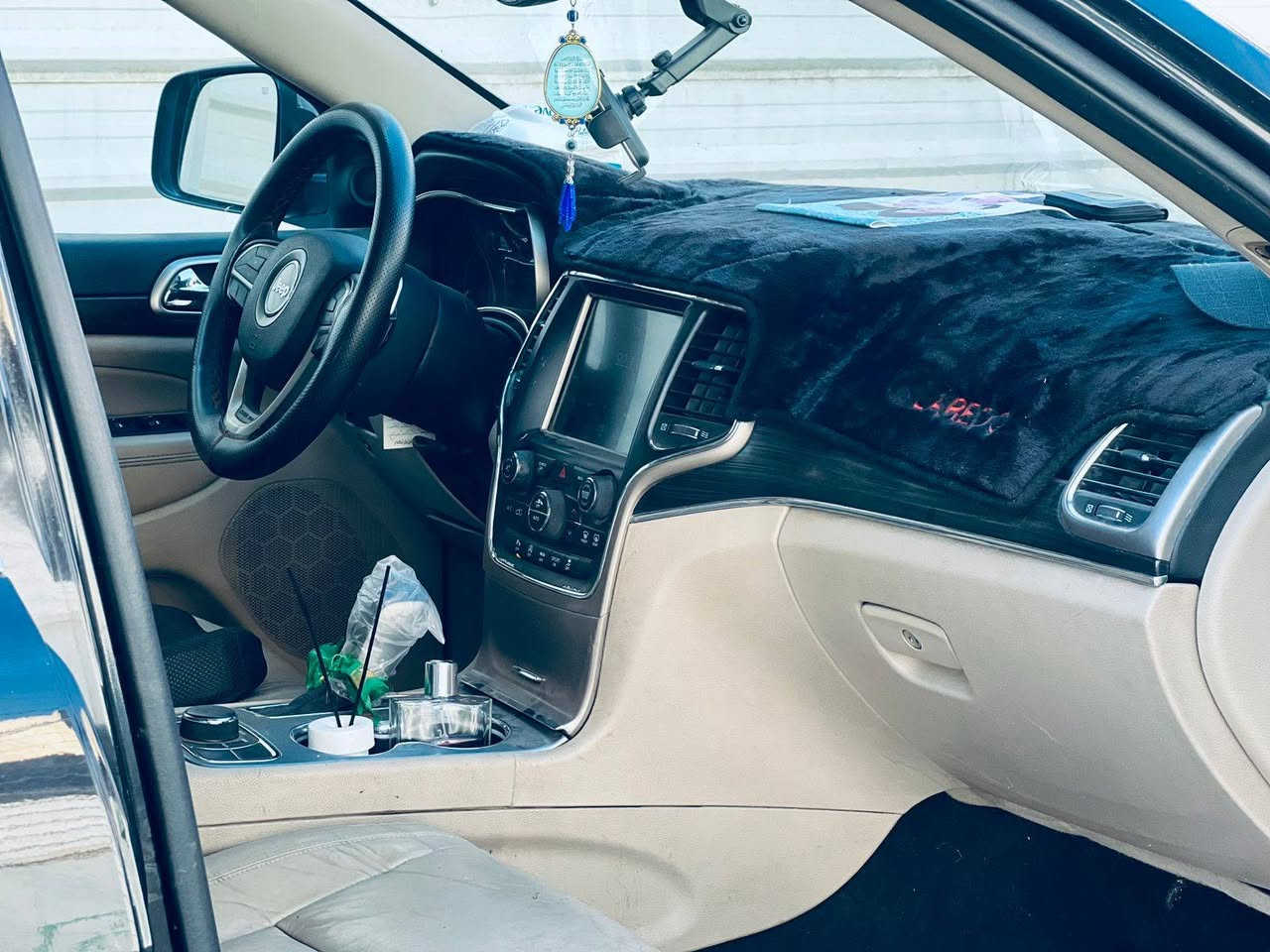 جيب 2019فول لميتد مكفوله من الكص والمعجون من الكلبة فقط جمالغ الخلفي ضربه ومعجون مصبوغه حزام ابيع عام  سيارة جديده صدر امامي خلفي بلادي تخم تاير مامتعوبه المسافة المقطوعة ٥٨ ميل حقيقي سعر ١٨٠ وبيها مجال مستعجل على البيع اتصال ***********
