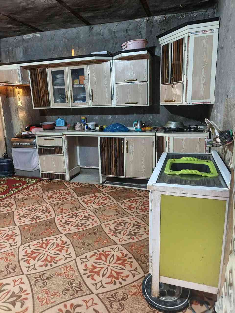 السلام عليكم قطعة مساحه 800م مع بيت يحتوي على غرف عدد 2+هول+مطبخ+ مجمع صحيات خارجيه جنس العقاري طابو سند 25 تحويل بسم المشتري الموقع خلف جامعة بابل منطقة ابراهيم الخليل كافت الخدمات موجوده رقم الهاتف ***********

