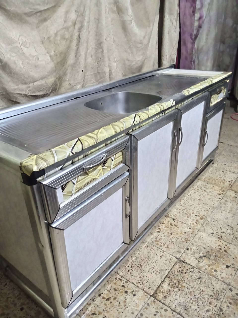 السلام عليكم
سنه طول ٢ متر ارتفاع ٨٥ سانتيم عرض ٥٥ سانتيم
١٢٥ بي مجال نظيف


**إذا كنت صاحب هذا الإعلان وتريد حذفه لأي سبب، رجاءا أرسل رسالة إلى الدعم الفني**
