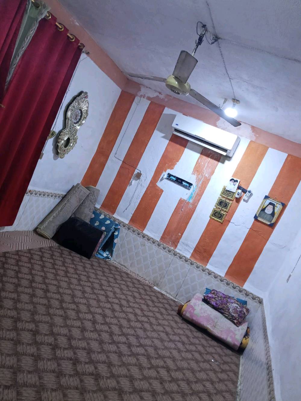 بيت للبيع ناصريه جبايش ناحيه المنار طابو رسمي 
غرفه عدد 2
صاله 
ممر 
دوانيه 
حمام داخلي وخارجي 
صحيات خارجي 
مساحه البيت الكلي 250 متر 

***********