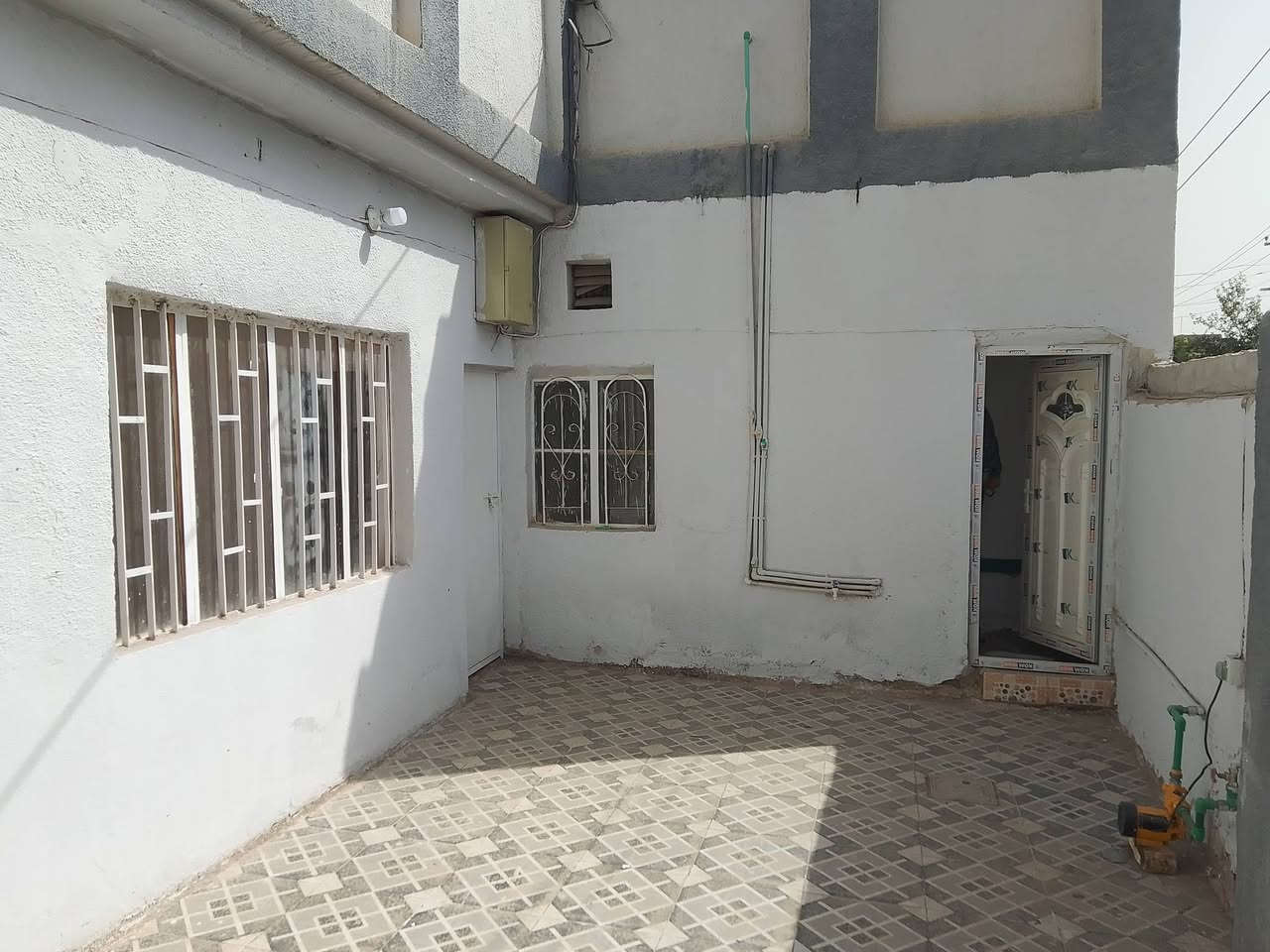 عاجل بيع مستعجل يوجد بيت ١٠٠ م مربع طابو صرف مكانه باالعسكري قريب من ام حميد الوكيل السعر ٨٥ مليون ومجال اتصلوا ***********
