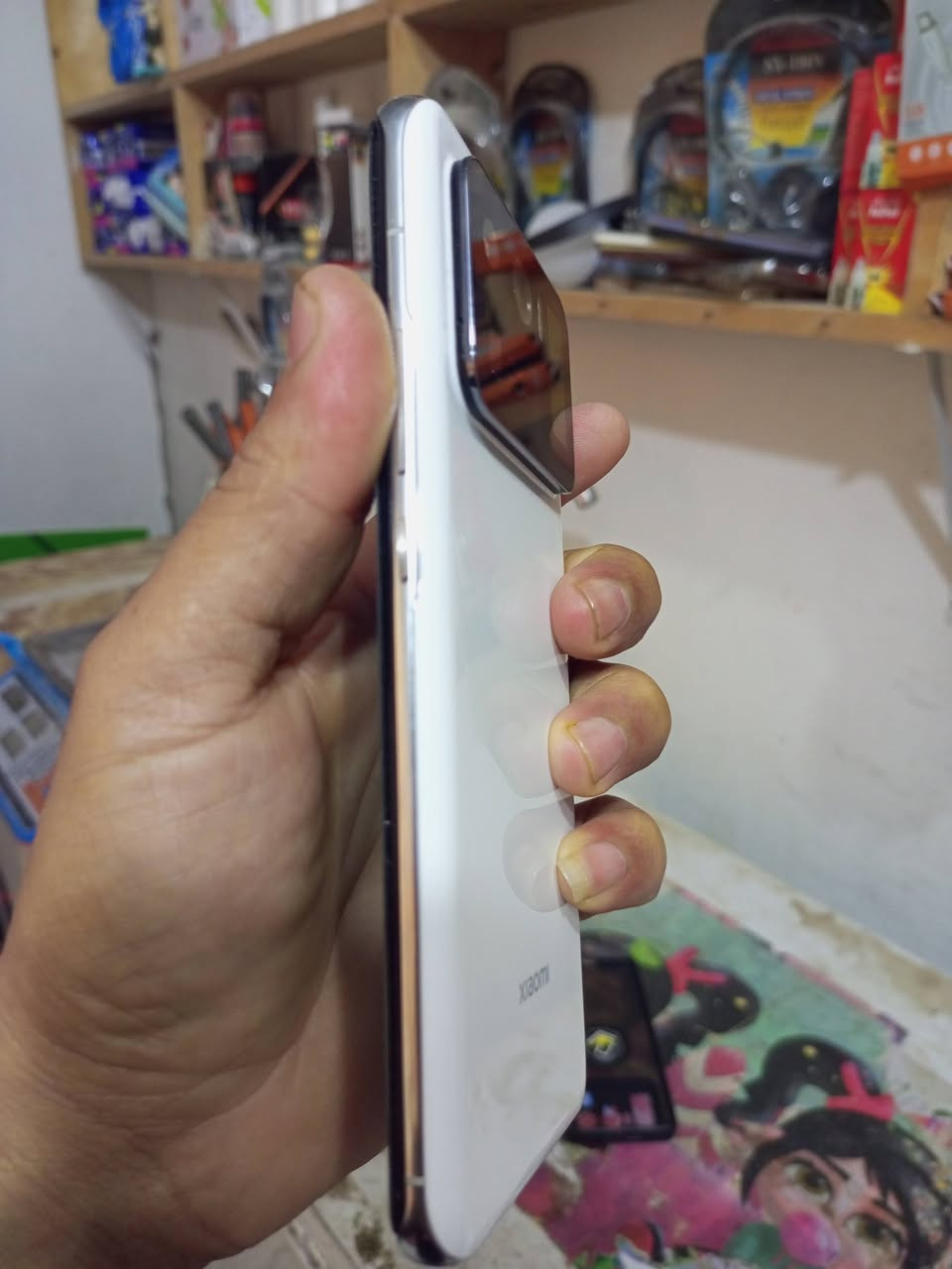 للبيع السعر 750الف ذاكرته 512الزون 120فول الجهاز مراوس هم عادي حسب القناعه الي يحب يراسلني واتساب ***********
