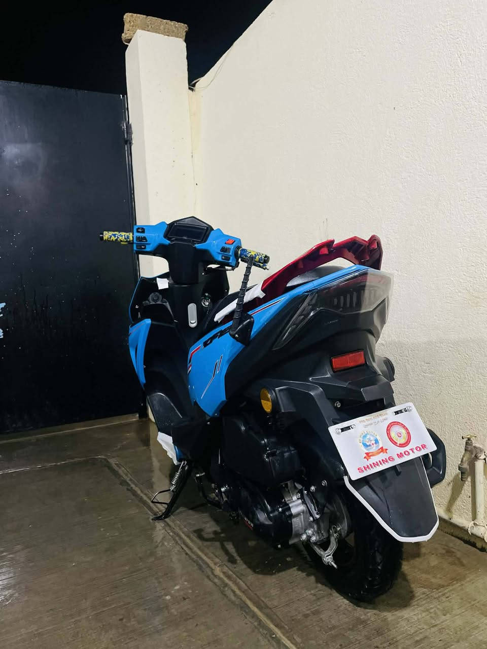 السلام عليكم 
للبيع دراجه مستخدم قليل 
موديل 2023
سعر مليون 100 بيه مجال 
*********** تصل
