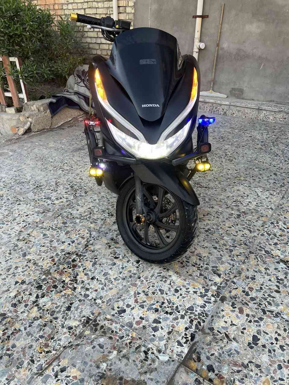 السلام عليكم بي سي اكس جيل الثالث مكفوله كفاله عامه من كلشي ماشيه 20الف  فول مواصفات درع بلاجكتور شاحنه تليفون مكينه مكفوله من كلشي مكان بغداد مدينه الصدر السعر 14ونص رقم الهاتف ***********
