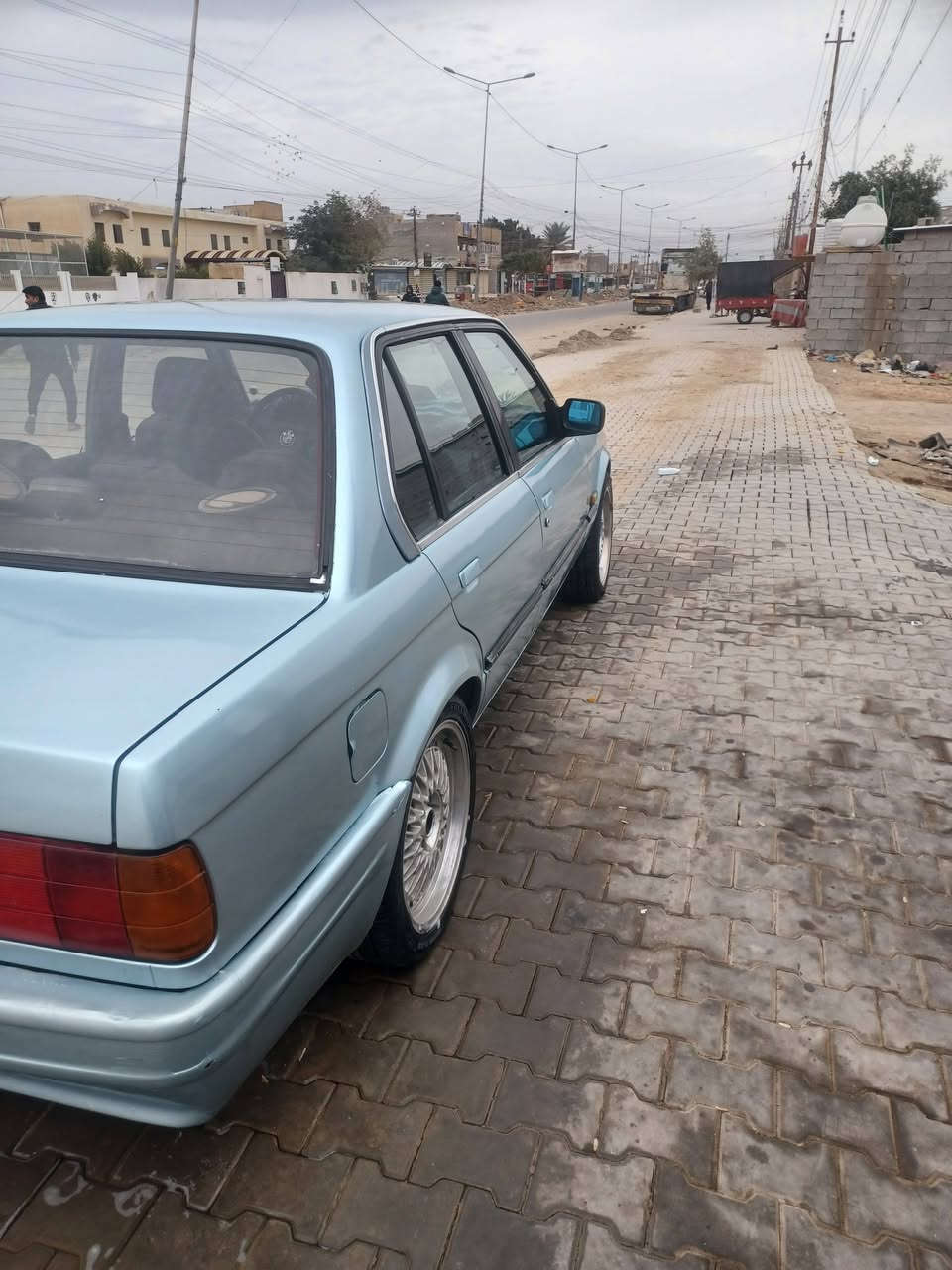 من رخصت الادمن سياره بيم زعره محوره مكينه بطه كير عادي رقم اديالى انكليزي بسمي لبيع ٣٠ او لمراوس  المكان بغداد الحسينيه رقم التليفون ***********
