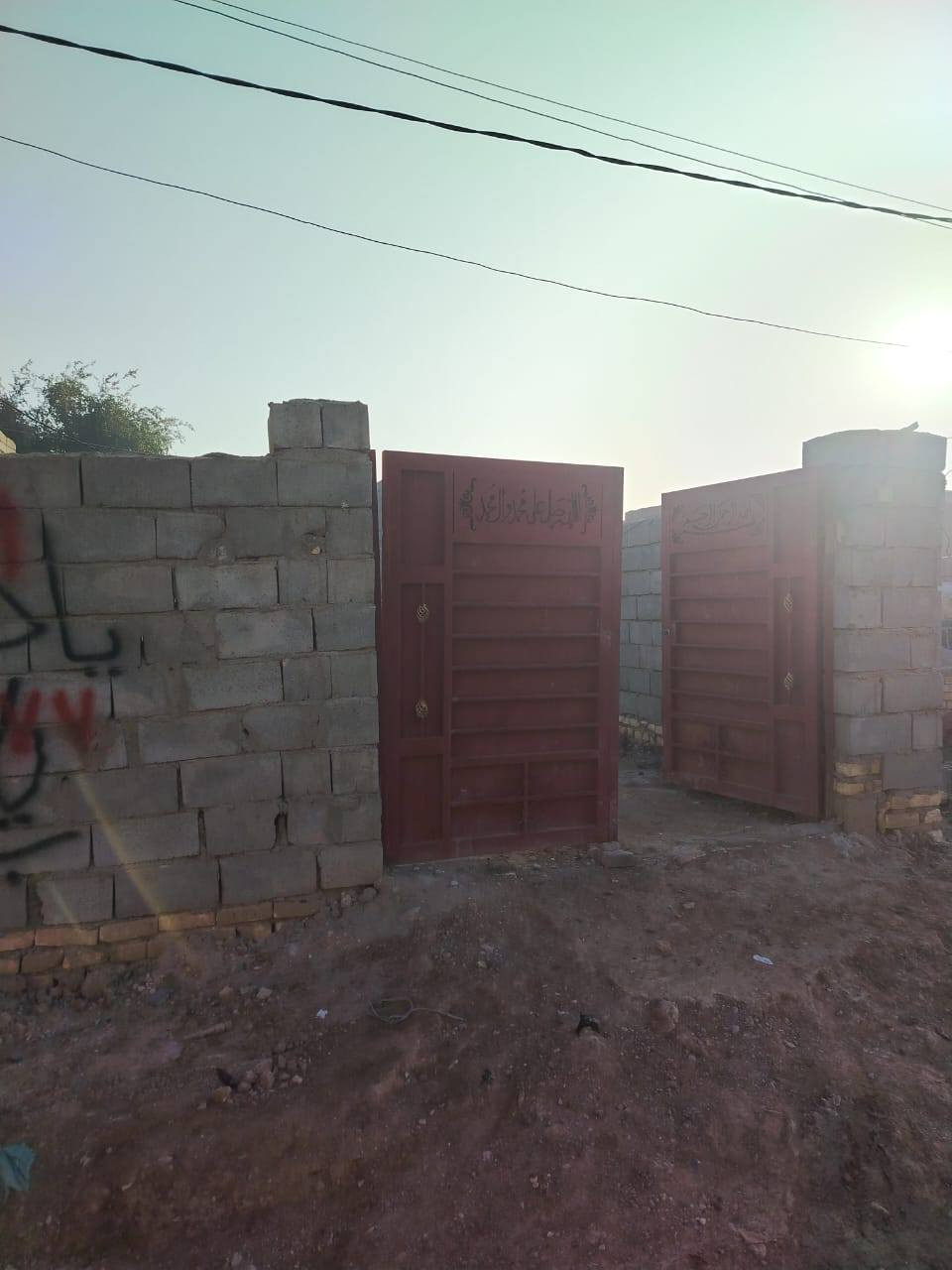 دار للبيع المساحه 400 متر كوت طريق الزنابره قرب بيت حجي بداوي ***********
