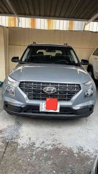 هونداي فينو موديل 2021 اللون اسمنتي ماشي 49الف السيارة جديدة كلش  شاشة...