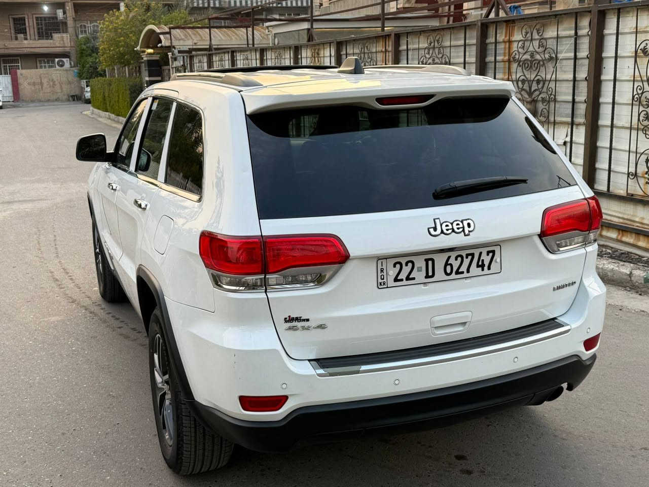 سلام عليكم جيب 2018  شيروكي  للبيع اكلين وكفاله بدون حادث السياره جديده لوك عل شركه ماشيه قليل واستخدام شخصي فول لمتتد السياره السعر ٢٥٥ ورقه الاستفسار اتصل ***********
