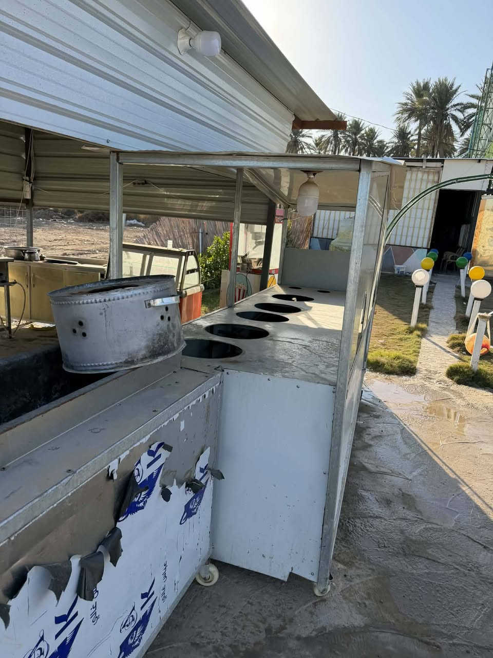 من الخاص للايجار 
مطعم تابع للكوفي وبصفه. ملعب وشارع خارجي جان شغله فول بس عدم لتزام العمل وعدم تفرقي تعبني طاير ورا العمل أريد أجره لي مشتغل مشاوي كافتريا يكدر يشتغل بي جاهز من كلشي وإذا ترتب بي بعد نتفق إني وياك وصفحه كوفي قويه ع تيك توك تكدر نسوي نشر وينجح سفري والي موجود ايجار مع كل غراضه وبعد بي براد ومجمده داخل كوفي وماكن لثرم زلايط وتجهيز خوش مشروع للي يريد يعيش موً يتبطرن وداير مدايره  ومنطقتين بلا كافتريات بس هوه موجود ومنطقه كامله بيه عنوان رمادي  منطقه صوفيه قرب محطه كهرباء رقم الهاتف ***********
