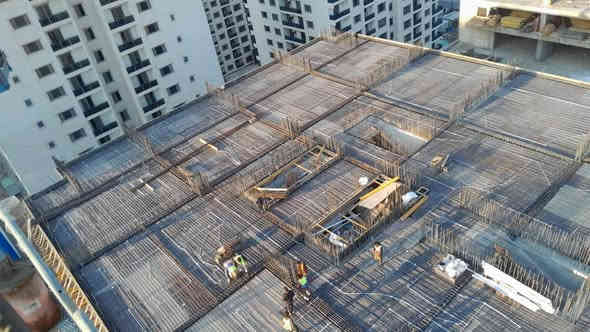 سلام عليكم حدادين تسليح نعمل جمع نواع تسليح بنايات رفات  مع كادر 20شخص  نخذ قطعي وعله طن   لي عده شغل فل يتصل     *********** بي واساب
