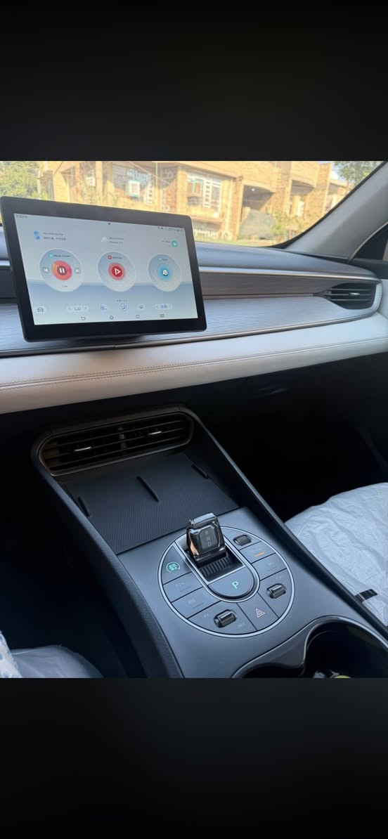 سلام عليكم سيارة BYD سيل 5.                                        موديل 2025                    
سيارة بحالة الوكالة 
العداد الكلي للمسافة 3000 الة 
بعدهة بدهن الشركة 
سيارة محتاج فلوس واريد ابيعهة حتة لحد يكول شبية وبيش رايد تبيعهة كفيلكم الله سيارة تسوة 

سعر 19 مليون قفل 
اتصال فقط.  ***********

@إشارة
